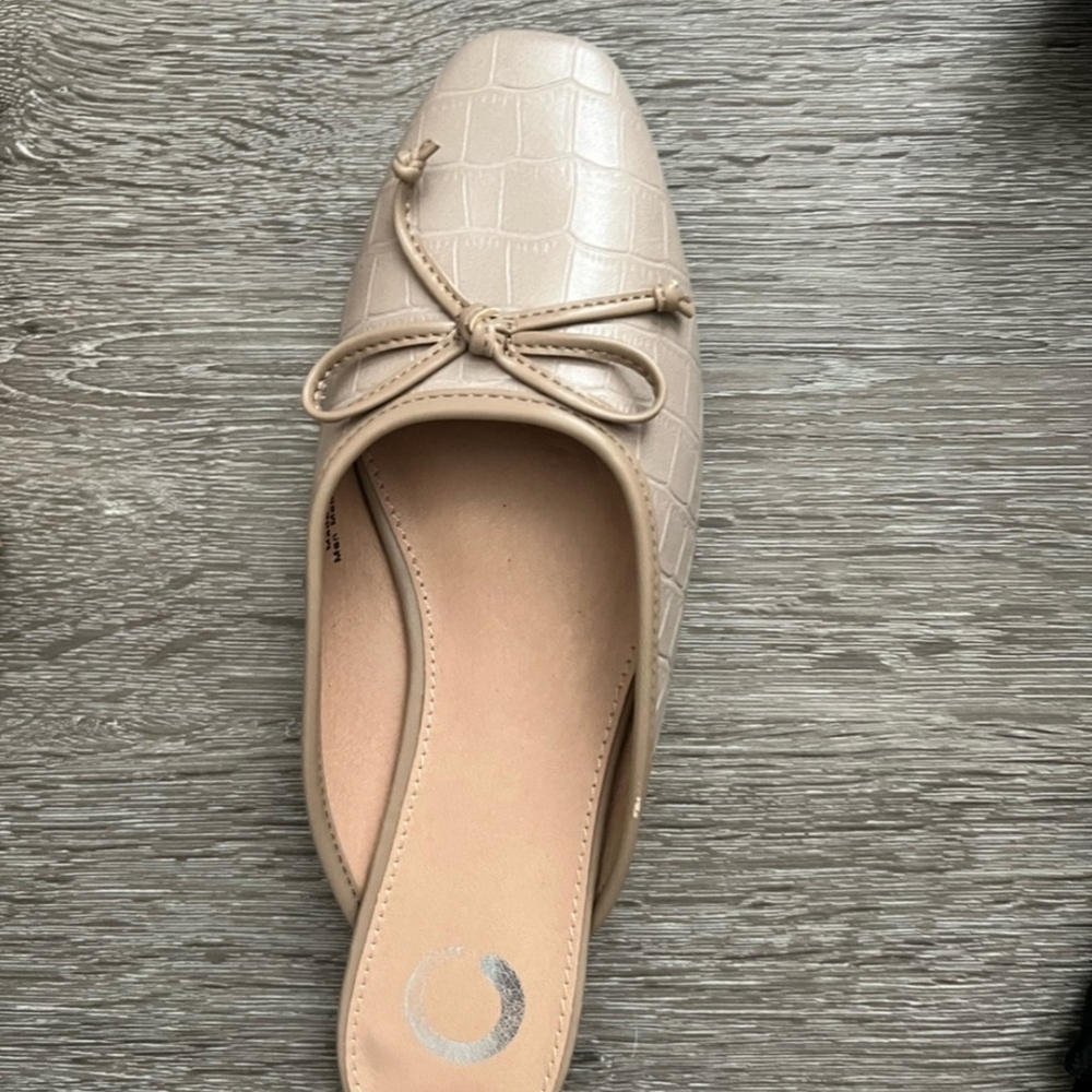 Tammala Opalescent Cream Mules with Classic Bow Detail